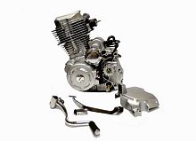 Двигатель 200см3 164FMM (патрубок карбюратора, крышка ведущей звезды)